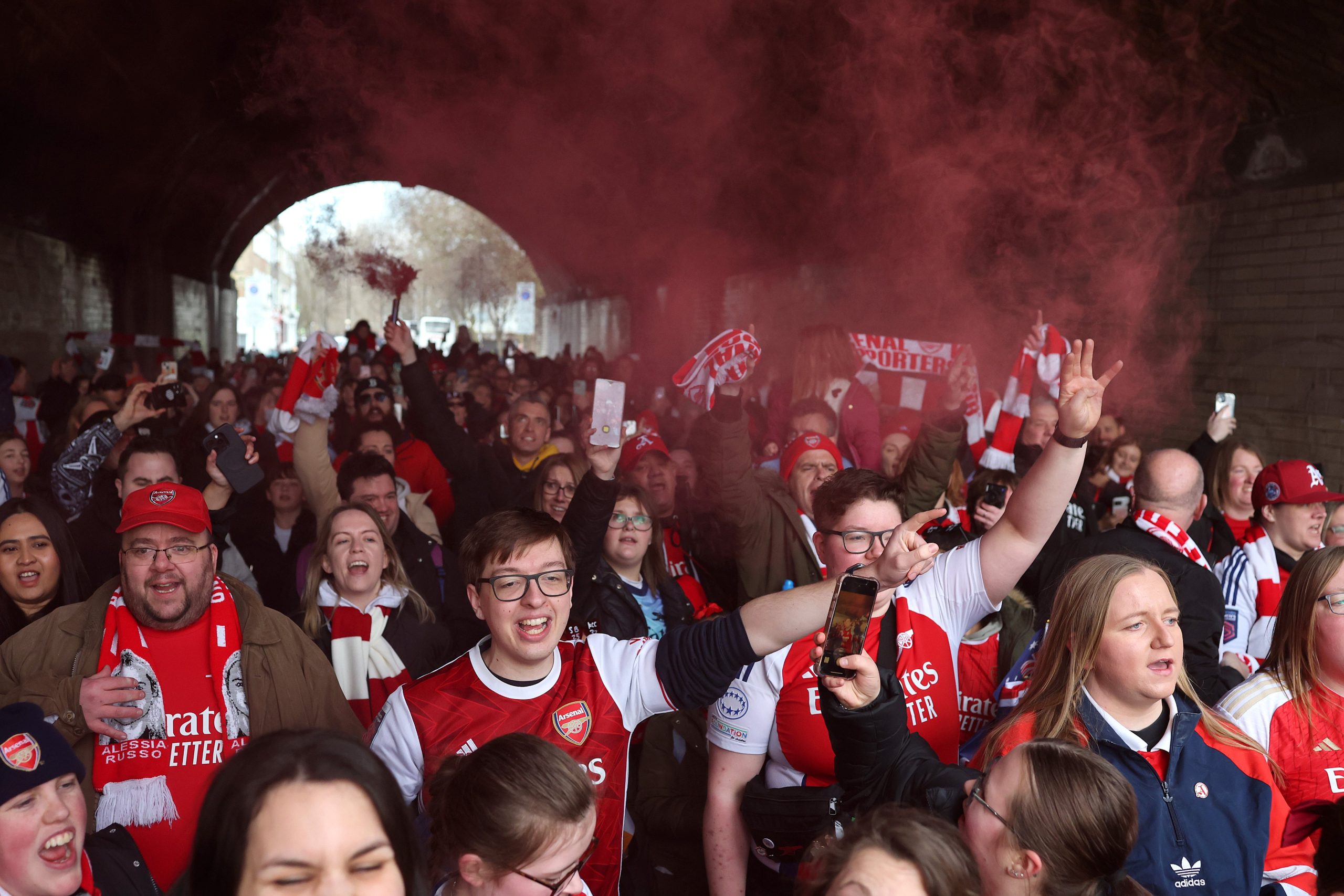 Arsenal Dominates Spurs in Thrilling WSL Derby: 5-0 Victory at Emirates Stadium